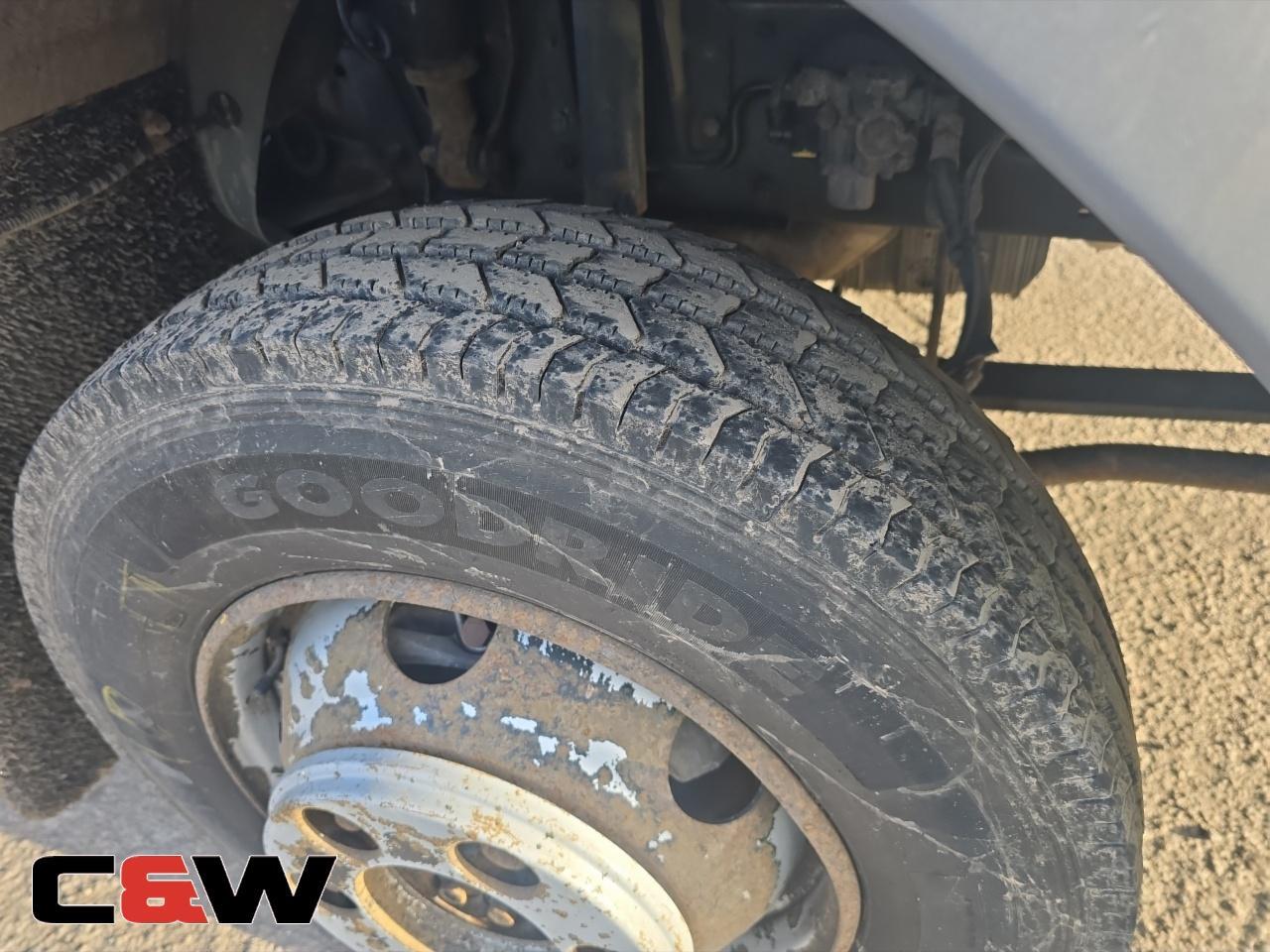 Vehicle image 15